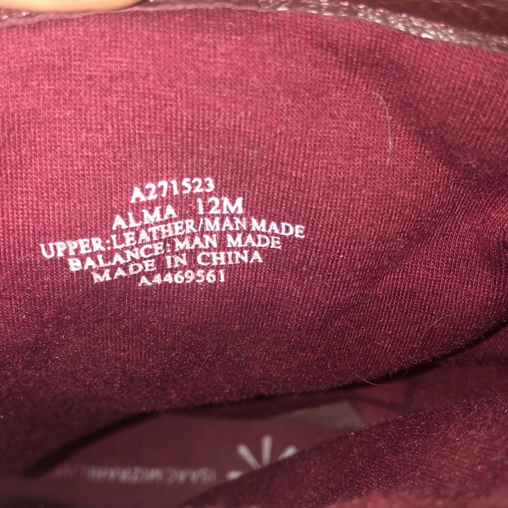 Size 12 Burgundy Isaac Mizrahi Live cloth boots - Picture 4 of 6